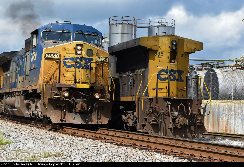 Solo Tied Down Loco Greets A SB Manifest